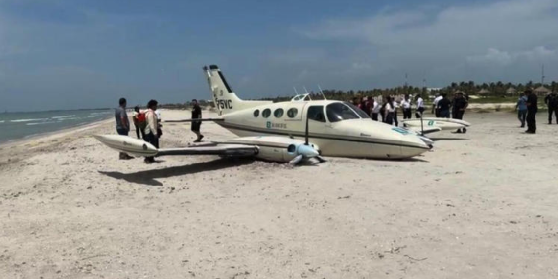 Aeronave con empresario a bordo realiza aterrizaje de emergencia en Playa Norte, Campeche
