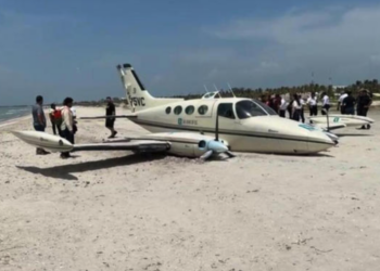 Aeronave con empresario a bordo realiza aterrizaje de emergencia en Playa Norte, Campeche