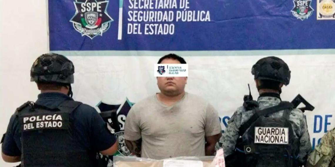 Detienen a hombre de Arizona con arma y 50 municiones en Versalles Residencial