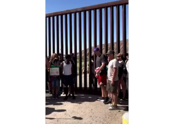 Voleibol sobre el muro fronterizo se vuelve viral y une a Juárez y El Paso
