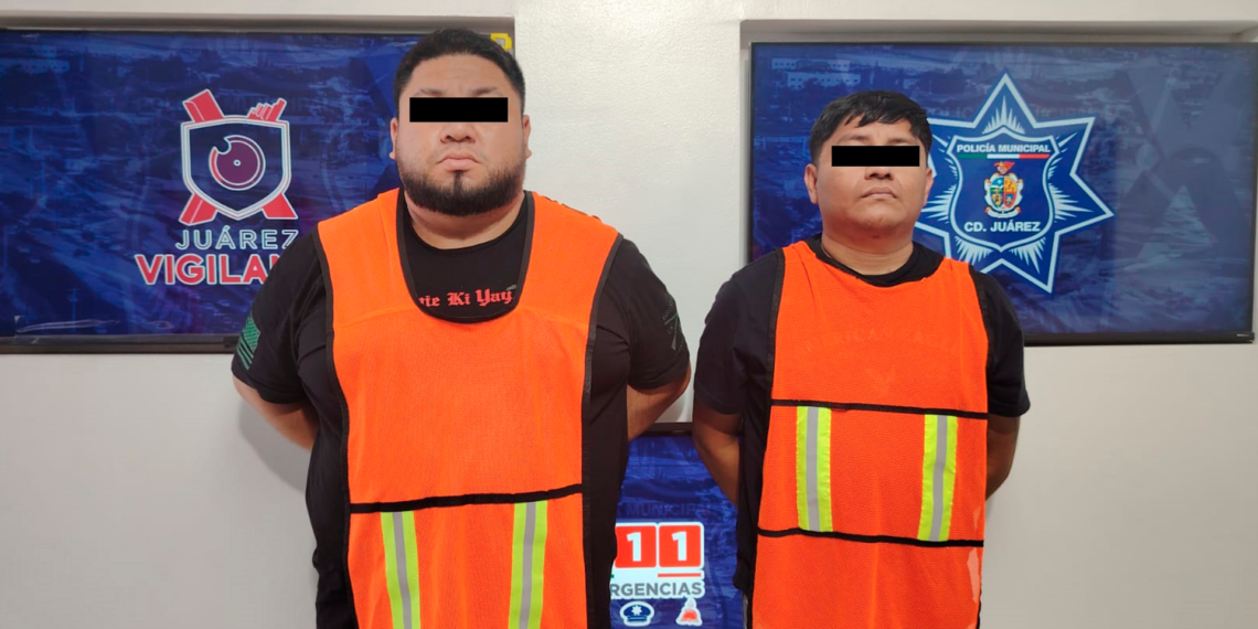 Detienen a dos hombres con ar.ma de fuego tras ser sorprendidos arrojando basura en la vía pública