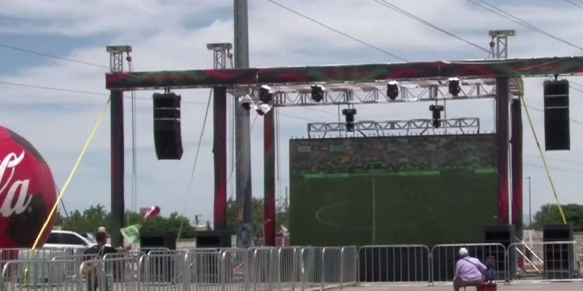 Familias juarenses viven fiesta futbolera en el Estadio 8 de Diciembre durante debut de México