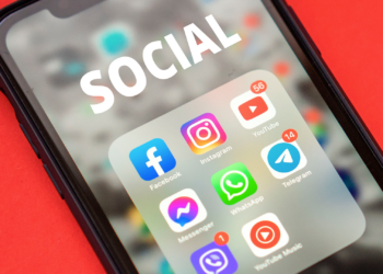 Usuarios reportan caída global de Facebook e Instagram