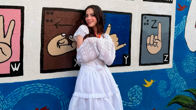 Fátima Bosch celebra triunfo de México desde un avión y responde a críticas en redes
