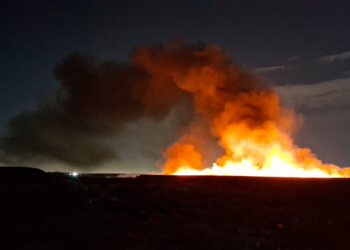 Se cumplen más de 12 horas del incendio en recicladora del kilómetro 27