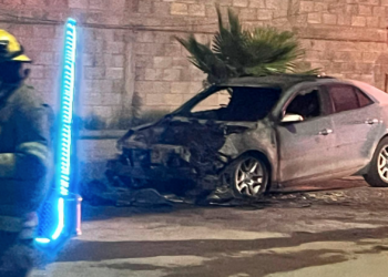 Presunto incendio de vehículos moviliza a cuerpos de emergencia en la colonia Chaveña