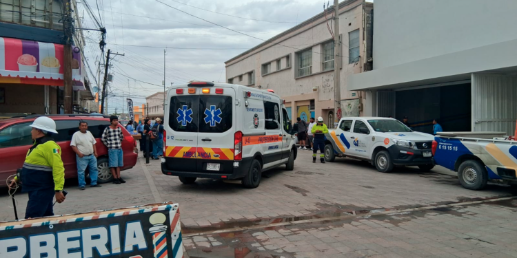 Tres personas resultan intoxicadas por fuga de gas en tienda Coppel del Centro