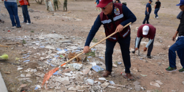 Juárez Amanece Limpio reúne a vecinos y autoridades para rehabilitar dique en Complexo Cielo