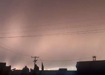 Sorprende cielo rojo tras la lluvia en la frontera Juárez-El Paso