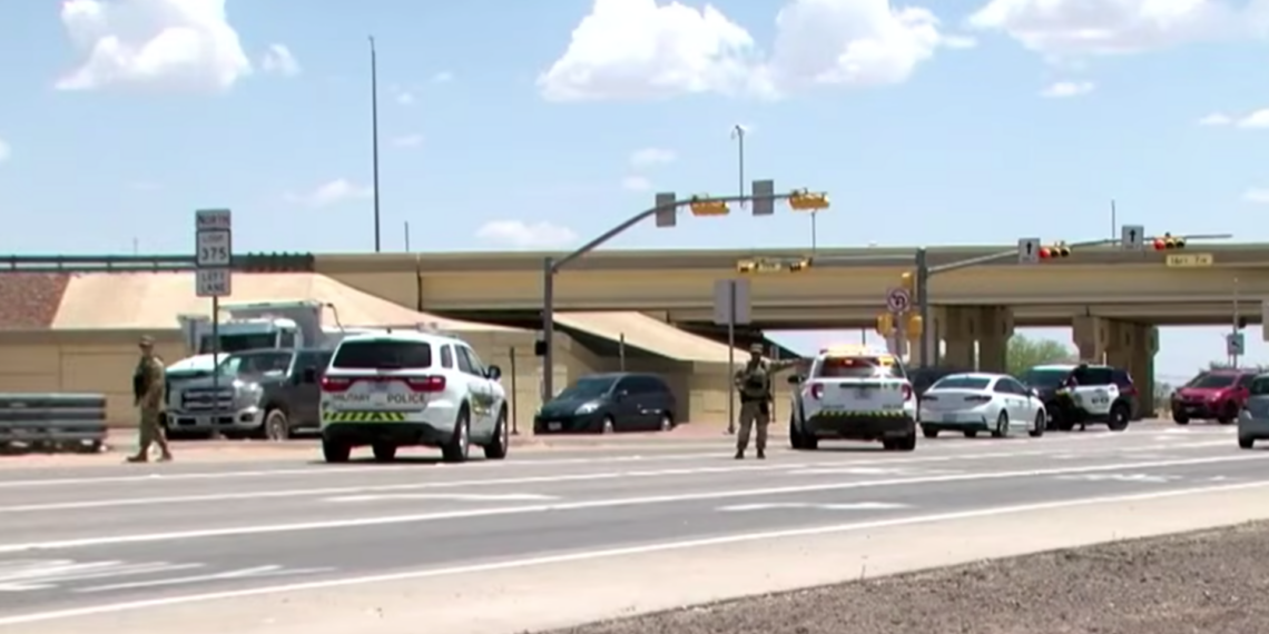 Sujeto arm.ado se atrinchera en su vehículo tras accidente y provoca cierre de la Loop 375