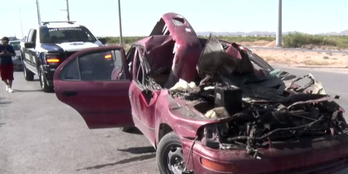 Mujer sobrevive tras quedar atrapada debajo de un camión urbano en aparatoso accidente
