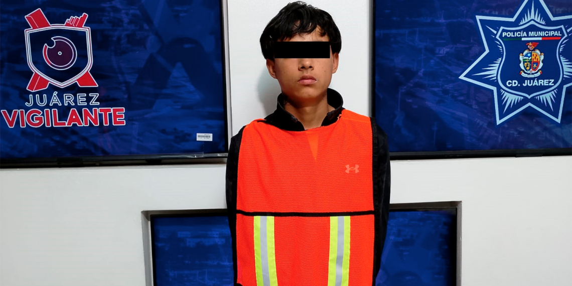 Detienen a dos jóvenes por colocar manta con mensaje intimidatorio en la colonia Juárez