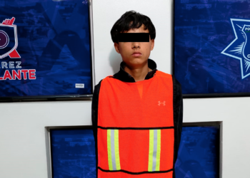 Detienen a dos jóvenes por colocar manta con mensaje intimidatorio en la colonia Juárez