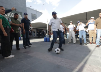 Caravana Corona reúne a familias en el Centro de Juárez para disfrutar del futbol