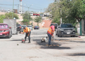 Limpian dique y reparan calles en Parajes del Valle con jornada Juárez Amanece Limpio