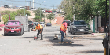 Limpian dique y reparan calles en Parajes del Valle con jornada Juárez Amanece Limpio