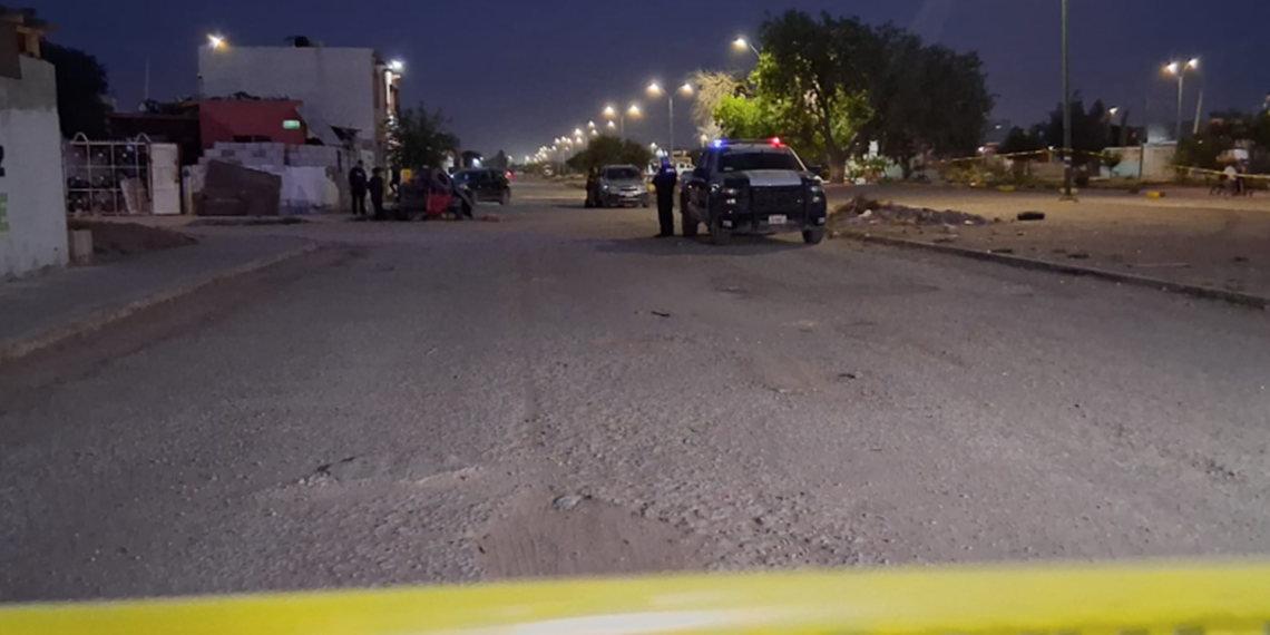 Hombre es ase.sinado a tir.os en vivienda de Riberas del Bravo; le dejan mensaje cla.vado con un cuchillo