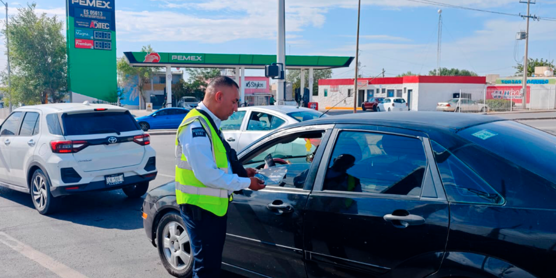 Volantean en cruceros de Juárez para promover el respeto a los límites de velocidad