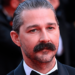 Shia LaBeouf se declara culpable por agre.sión y evita la cárcel tras acuerdo judicial