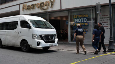 Mujer policía muere por disparo dentro de una tienda en Puebla