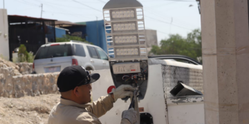 Rehabilitan alumbrado público en parque División del Norte para reforzar la seguridad