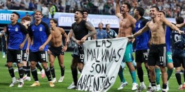 Reino Unido pide investigar pancarta de Argentina sobre las Islas Malvinas