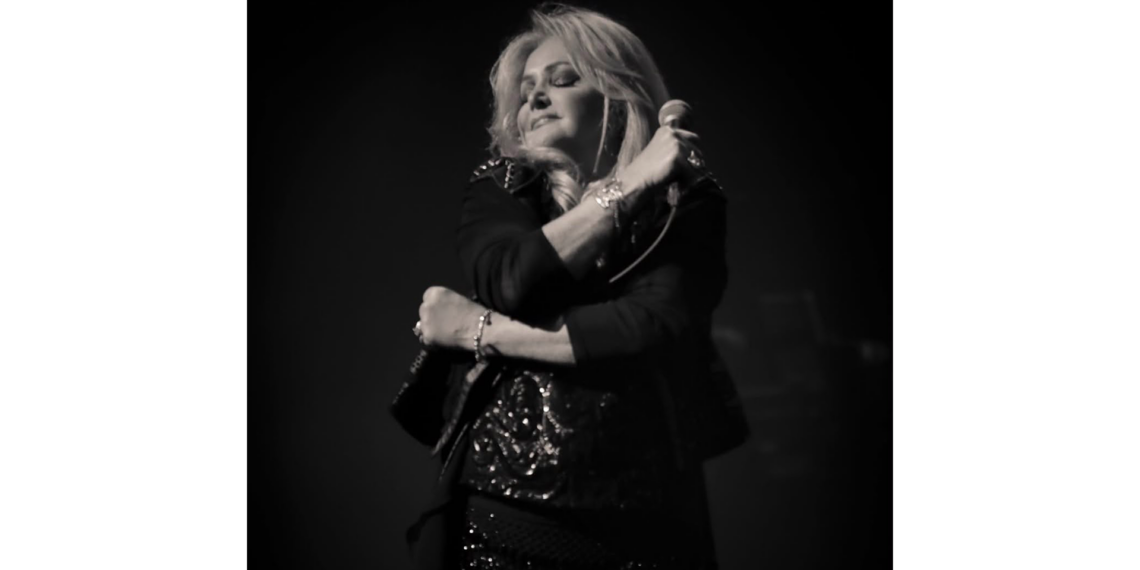 Mue.re Bonnie Tyler a los 75 años; deja un legado imborrable en la música