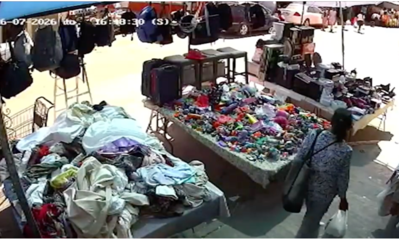Comerciantes buscan a pareja señalada por robar en repetidas ocasiones a adulta mayor en el Centro