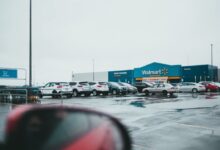 Llevaba tres carritos de Walmart a su casa y lo d.etienen en el Parque Borunda