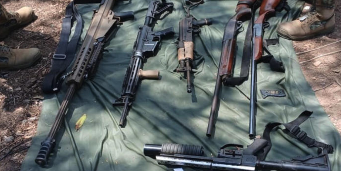 Aseguran arsenal con fusiles, granadas y más de 3 mil cartuchos en Mazatlán