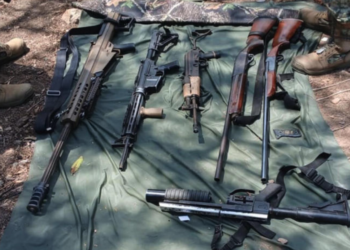 Aseguran arsenal con fusiles, granadas y más de 3 mil cartuchos en Mazatlán