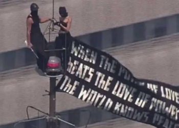 Pareja enfrenta cargos tras escalar el Empire State para comprometerse en matrimonio