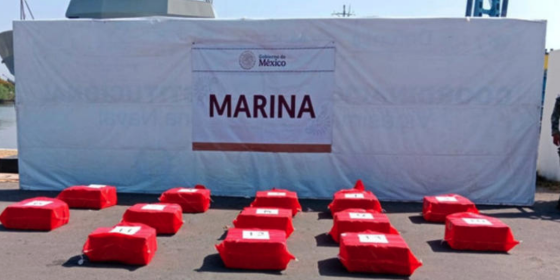 Marina asegura 1.2 toneladas de co.caína frente a Chiapas; detienen a ocho personas, cuatro de ellas extranjeras