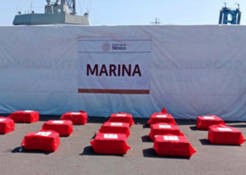 Marina asegura 1.2 toneladas de co.caína frente a Chiapas; detienen a ocho personas, cuatro de ellas extranjeras