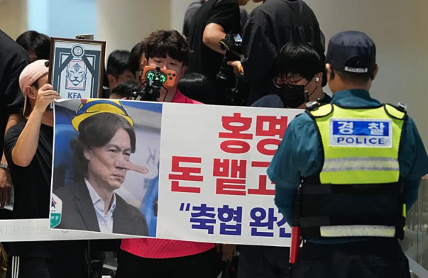 Entrenador de Corea del Sur recibe amenazas tras eliminación del Mundial; presidente exige cambios en el fútbol nacional