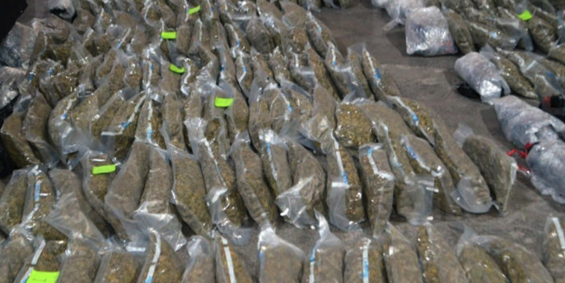 Condenan a 8 años de prisión a hombre por transportar más de 152 kilos de marihuana