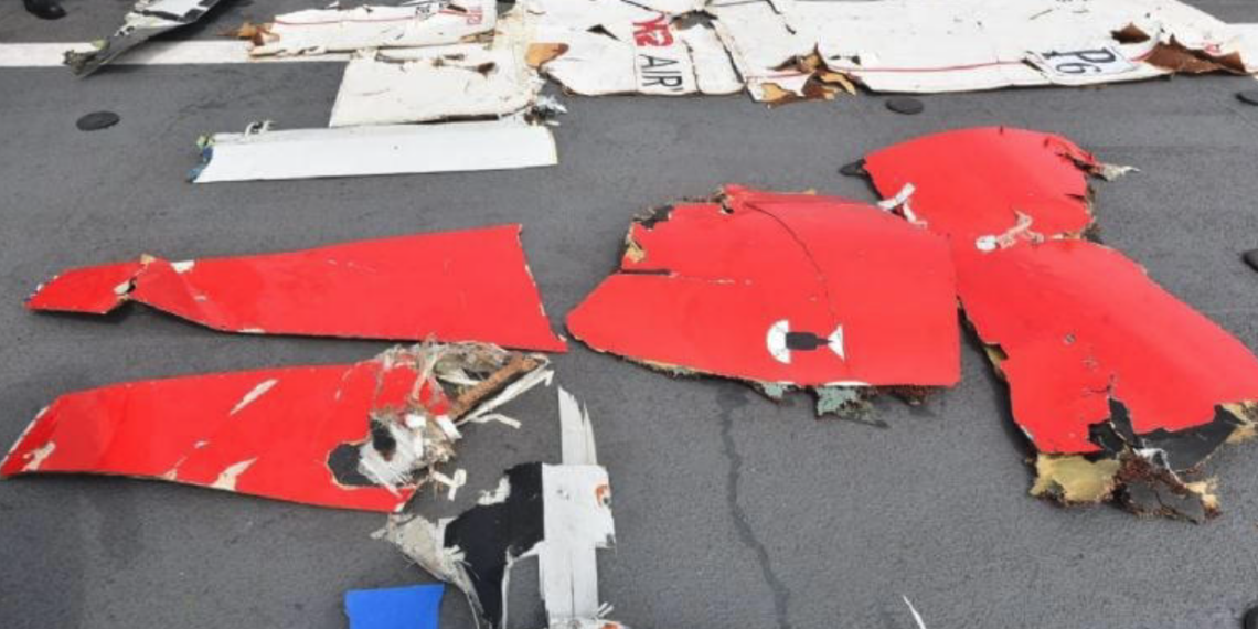 Hallan restos de avión de carga desaparecido en Pakistán; continúa búsqueda de cinco tripulantes