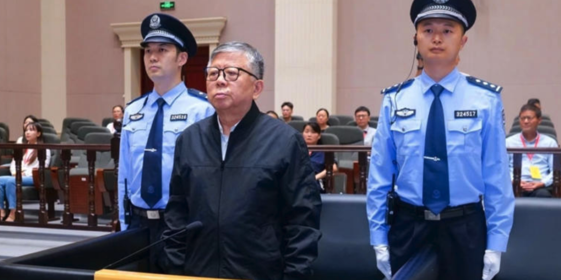 Exfuncionario chino es condenado a muerte por corrupción; recibió sobornos por más de 325 millones de dólares