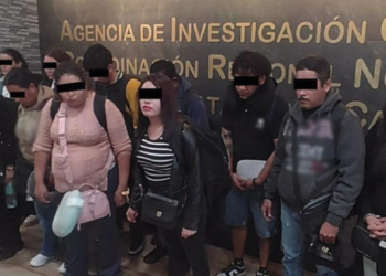 Detienen a 11 pasajeros con 165 kilos de presunta co.caína en el aeropuerto de Tijuana
