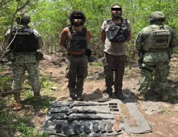 Operativos federales dejan 12 detenidos y arsenal asegurado en Sinaloa