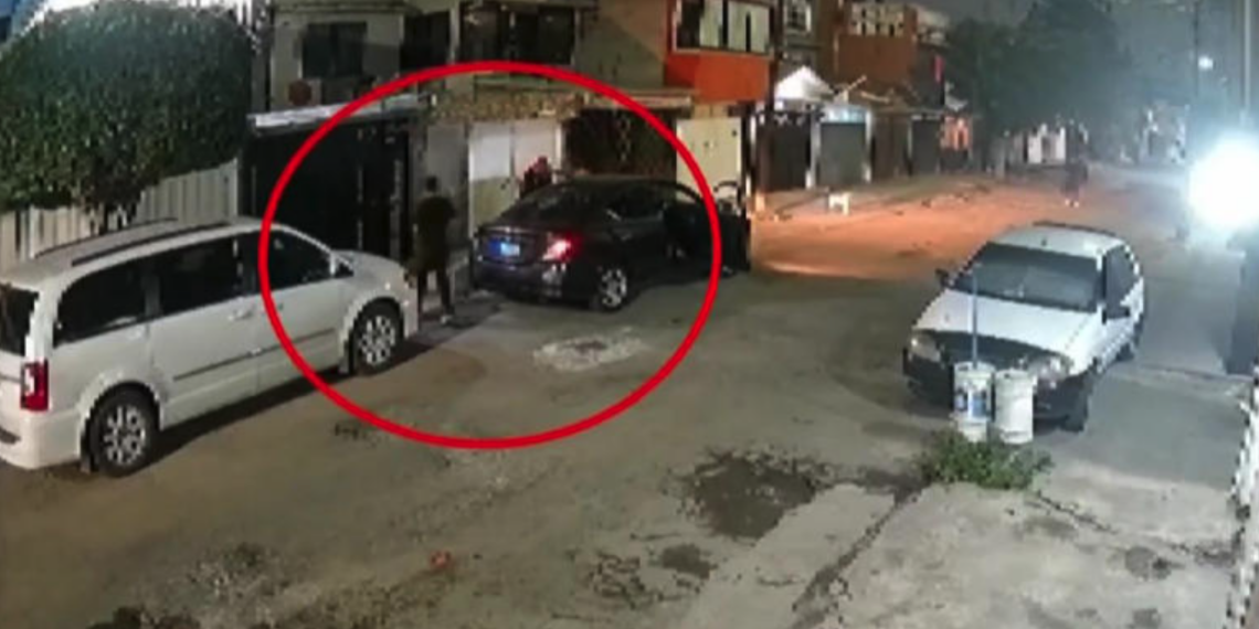 Intentan robarle su automóvil y le disparan en Ecatepec; ataque quedó grabado en video