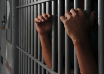 Vinculan a proceso a mujer acusada de a.tacar con ácido a una joven en Celaya
