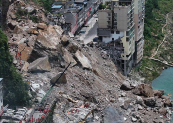 Deslizamiento de tierra en China deja desaparecidos y obliga a evacuar a más de mil personas