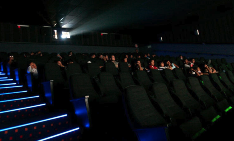 Extranjera protagoniza pelea en cine de Puerto Vallarta y se vuelve viral como "Lady Karateca"