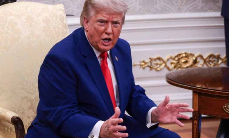 Juez bloquea temporalmente plan de Trump para retirar permisos de trabajo a migrantes