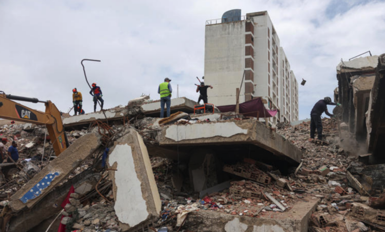 Localizan a dos sobrevivientes bajo los escombros casi un mes después del terremoto en Venezuela