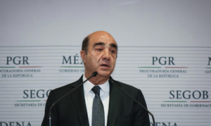 Juez sustituye prisión domiciliaria de Murillo Karam por vigilancia con brazalete electrónico