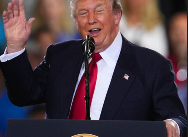 Trump amenaza con nuevos aranceles del 25% a empresas que trasladen producción a México