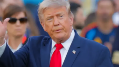 Trump imita la pronunciación de "México" de Sheinbaum durante discurso sobre industria automotriz