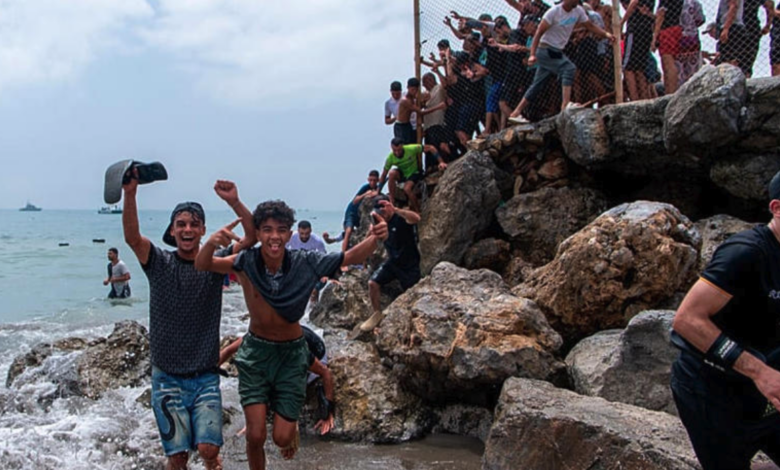 España reporta llegada masiva de migrantes a Ceuta y crece la preocupación en Europa